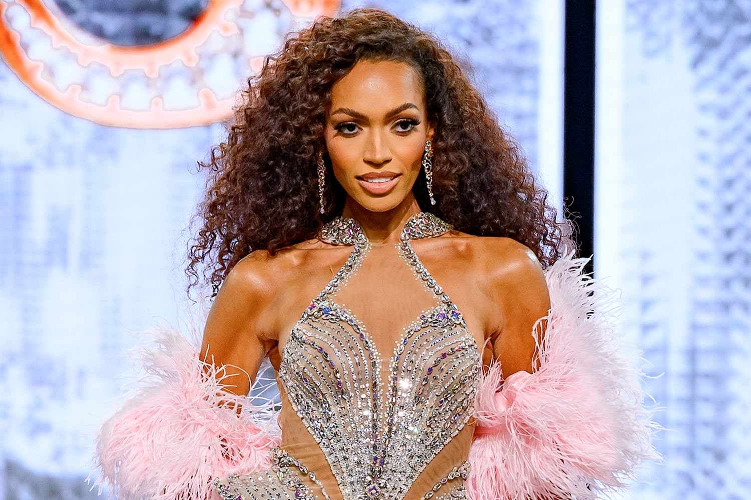Justus Kelley hace historia al convertirse en la primera madre en ganar Miss USA