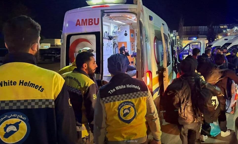 Ataque aéreo obliga a evacuar el Hospital Gandhi en Teherán; trasladan a pacientes entre escombros